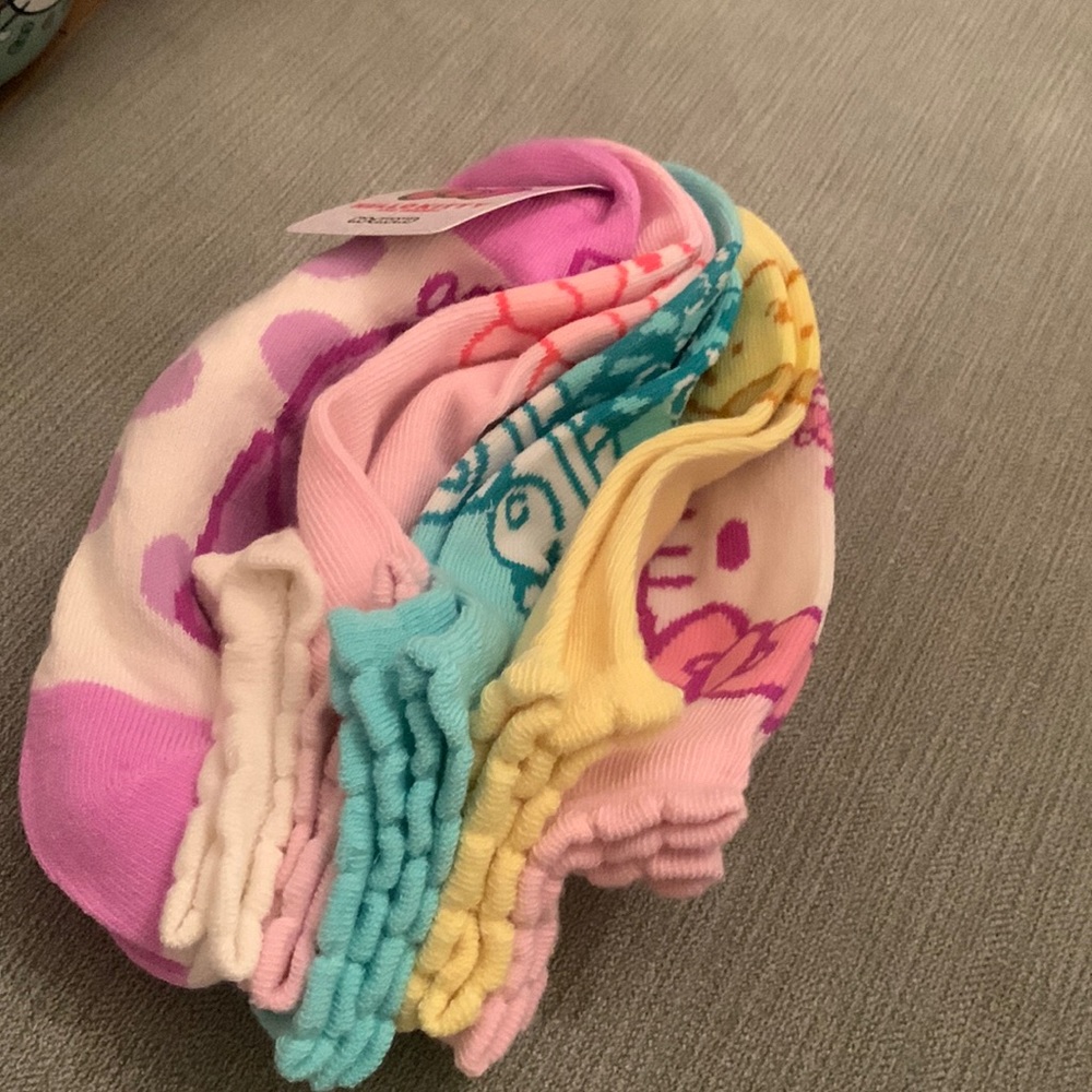 Pack of five Hello Kitty and friends no show socks